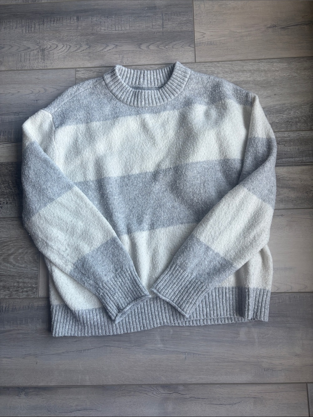 Cozy Crewneck Stripe Sweater - Light Gray & Cream - American Eagle